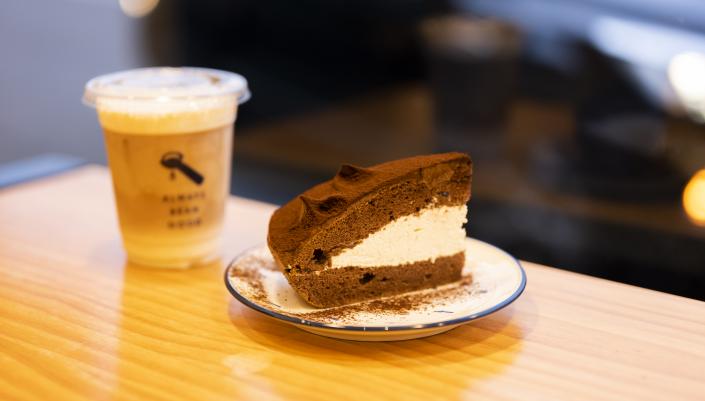 NEW ARRIVAL / Chocolate Boston Cream Pie